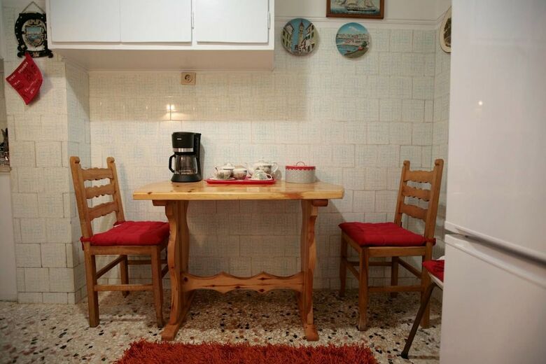 Apartamentos Comfy & Tasteful Central Apt ? 1' To Metro Station