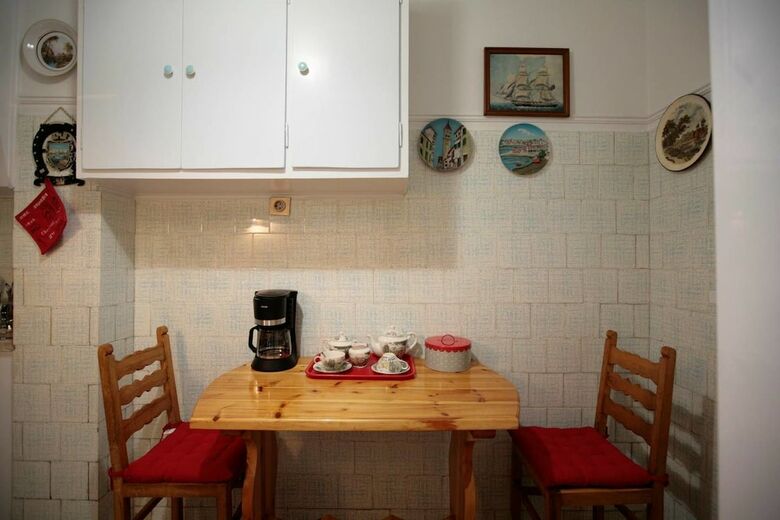 Apartamentos Comfy & Tasteful Central Apt ? 1' To Metro Station