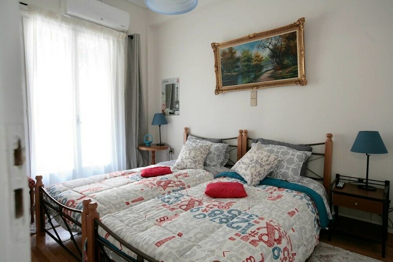 Apartamentos Comfy & Tasteful Central Apt ? 1' To Metro Station