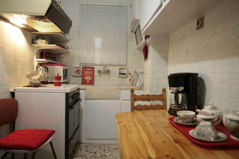 Apartamentos Comfy & Tasteful Central Apt ? 1' To Metro Station