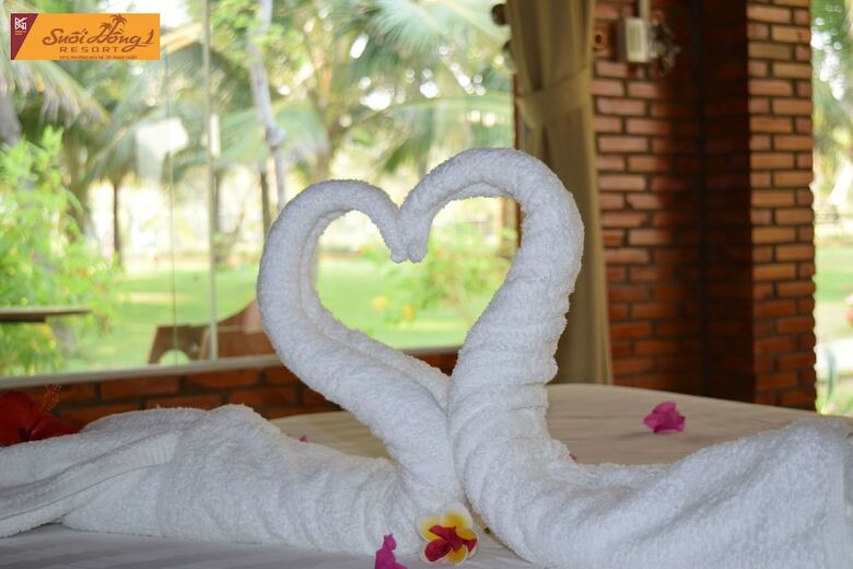 Hotel Suoi Hong Resort