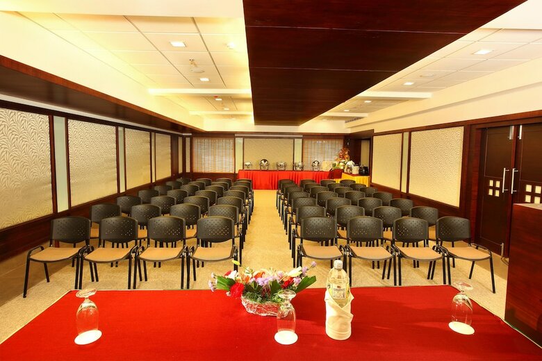 Hotel Whitegate Residency