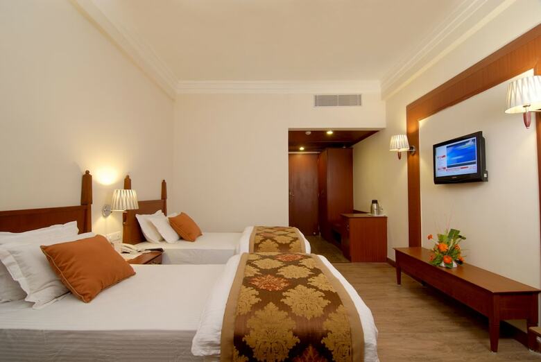 Chanakya Bnr Hotel