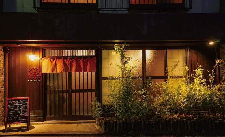 Hostal Hostel Knot