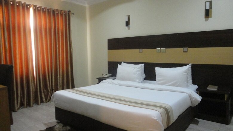 Caesar's Court Hotel And Suites