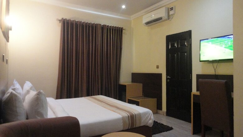 Caesar's Court Hotel And Suites