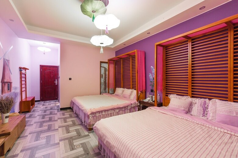 Hotel Dali Love In Clouds Theme Art House