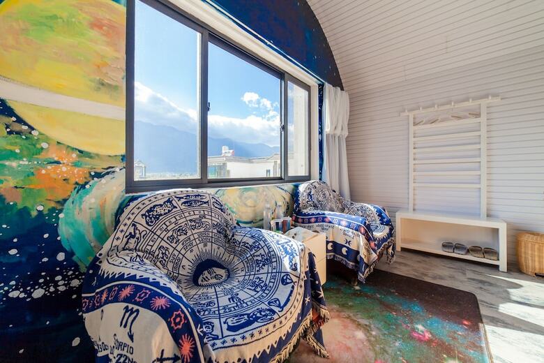 Hotel Dali Love In Clouds Theme Art House