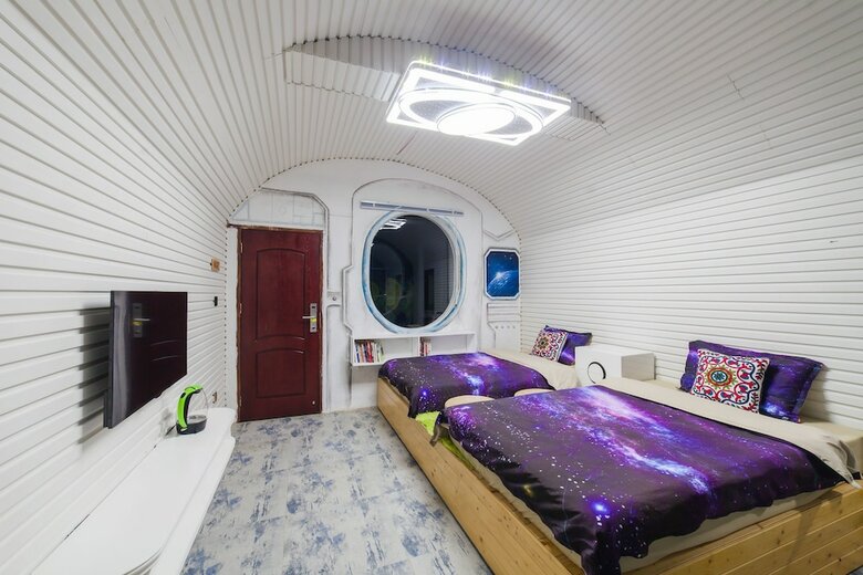 Hotel Dali Love In Clouds Theme Art House