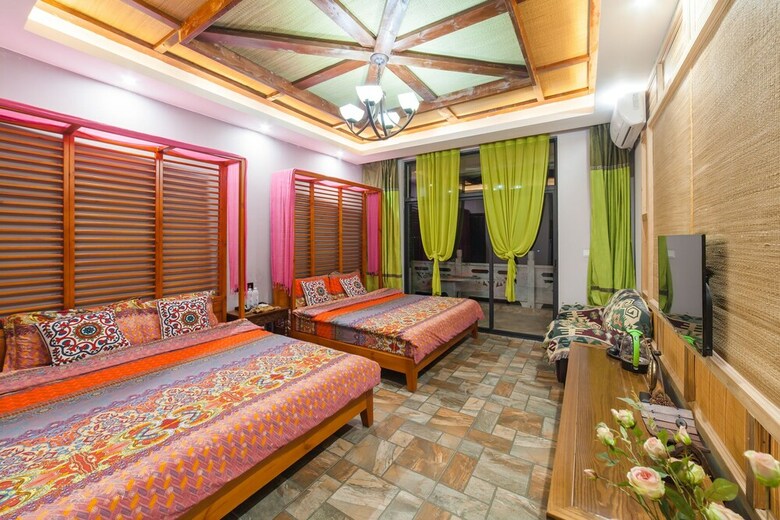 Hotel Dali Love In Clouds Theme Art House