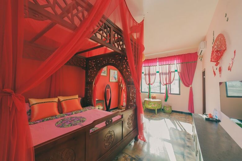 Hotel Dali Love In Clouds Theme Art House