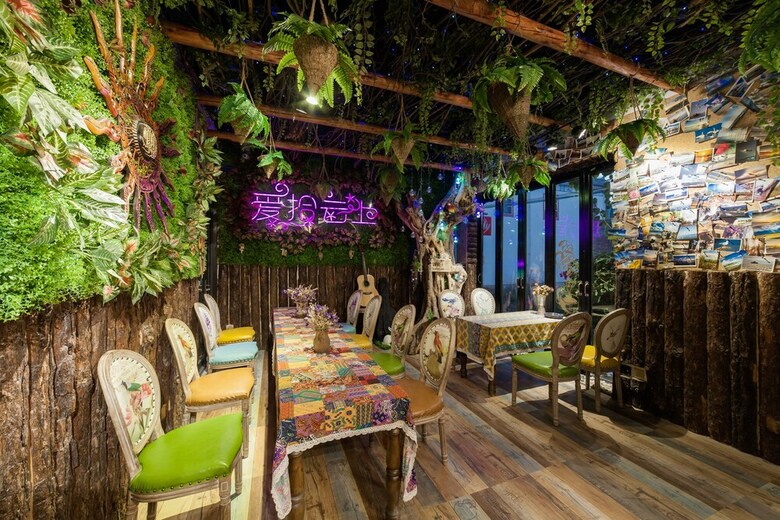 Hotel Dali Love In Clouds Theme Art House