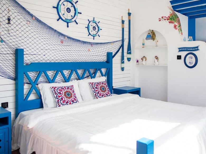 Hotel Dali Love In Clouds Theme Art House