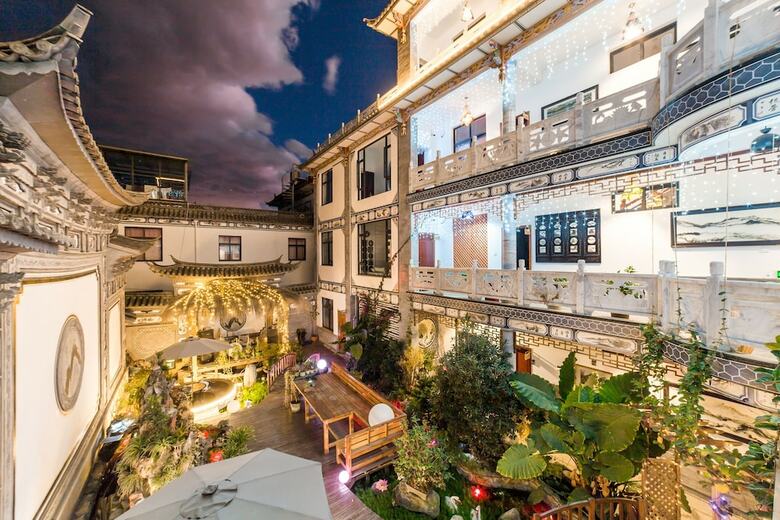 Hotel Dali Love In Clouds Theme Art House