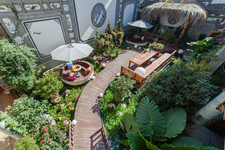 Hotel Dali Love In Clouds Theme Art House