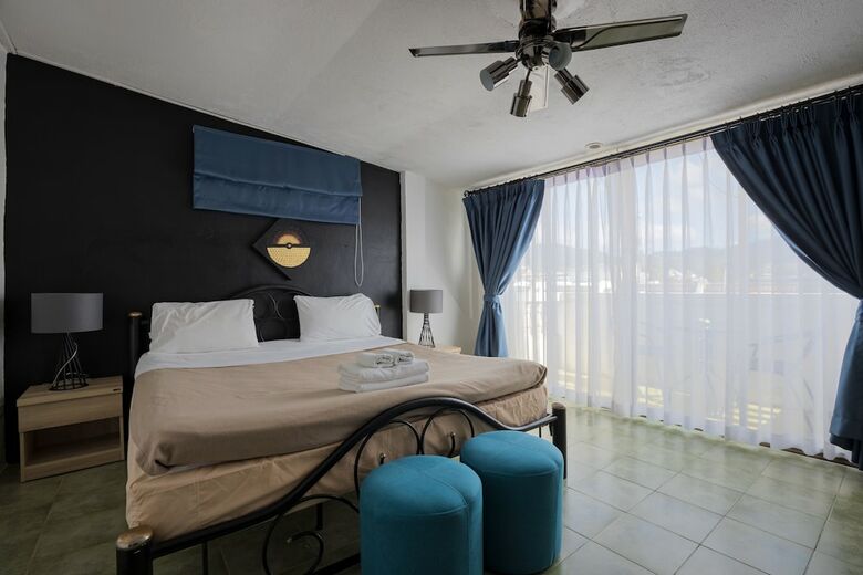 Harrys Steakhouse & Beach Hotel