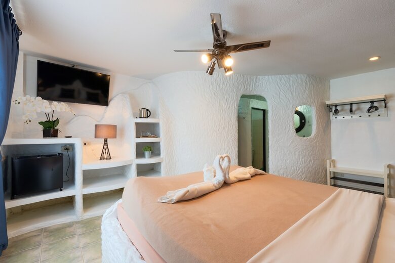 Harrys Steakhouse & Beach Hotel