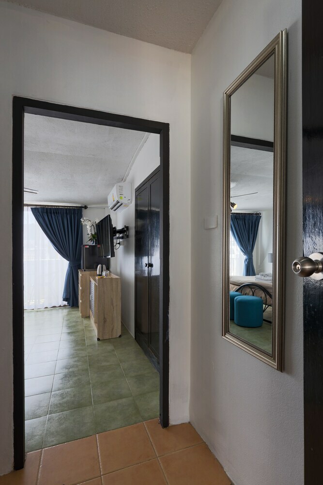 Harrys Steakhouse & Beach Hotel