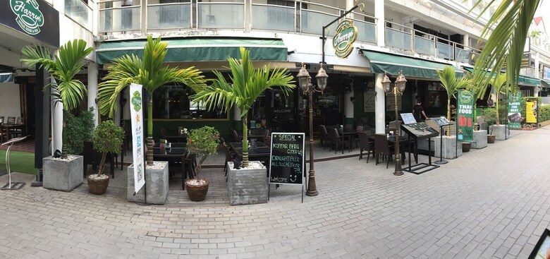 Harrys Steakhouse & Beach Hotel