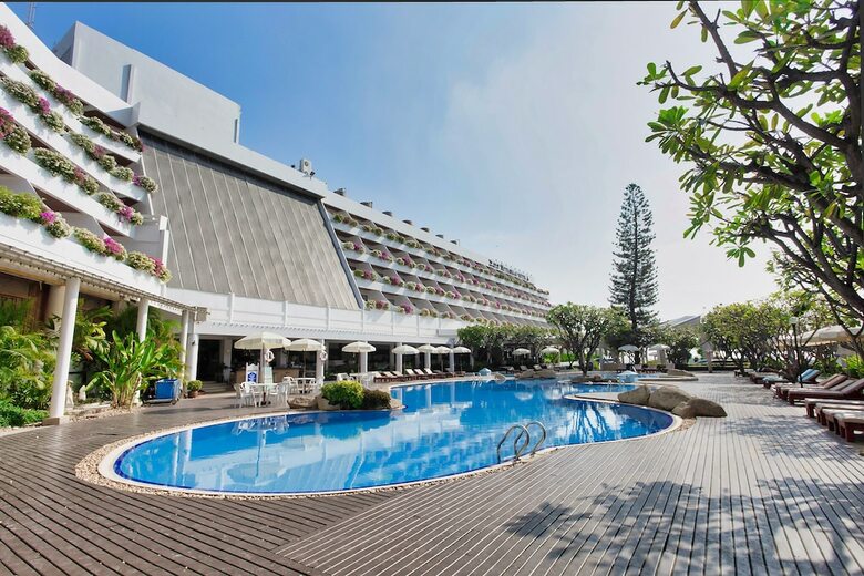 The Cha-am Methavalai Hotel