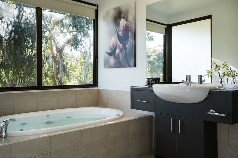 Lake Daylesford Lodge 6