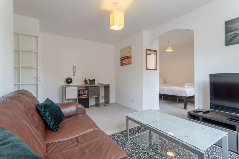 1 Bedroom Apartment Near Surrey Quays
