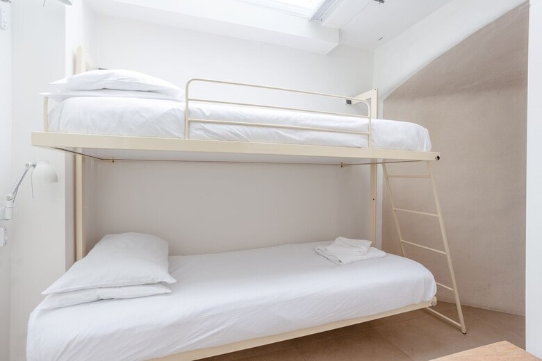 Kings Cross House Sleeps 6