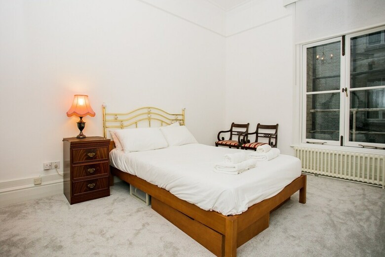 2 Bedroom Apartment In Westminister