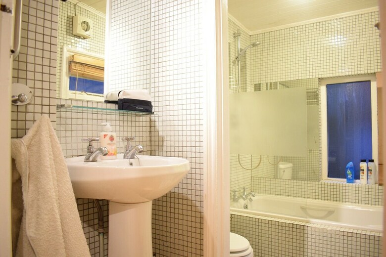 1 Bedroom Shepherds Bush Apartment