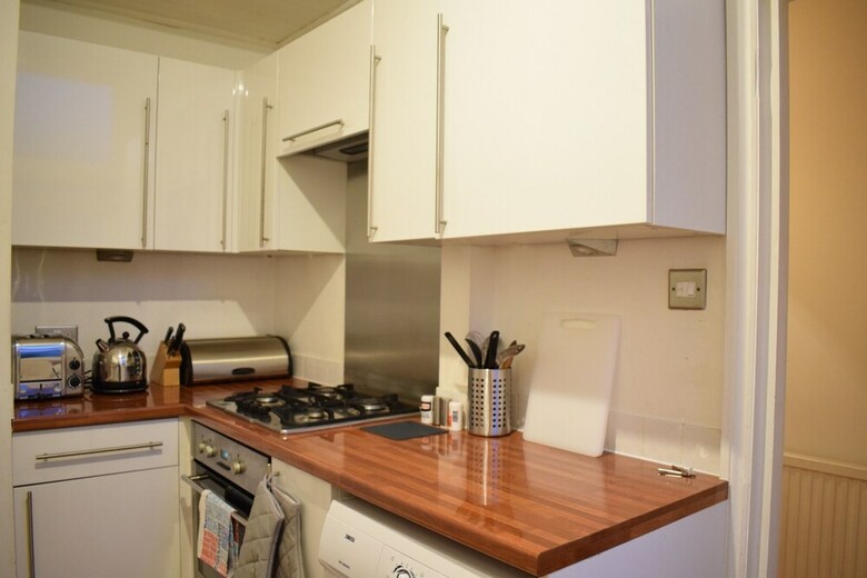 1 Bedroom Shepherds Bush Apartment