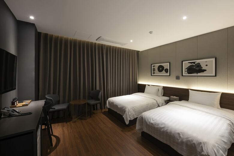 Hotel Sinho Brown-dot