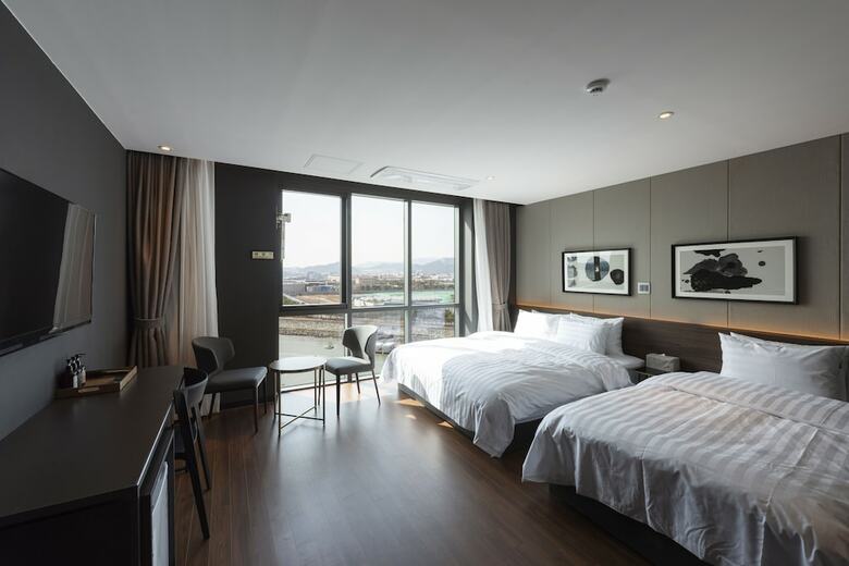 Hotel Sinho Brown-dot