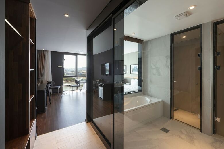 Hotel Sinho Brown-dot