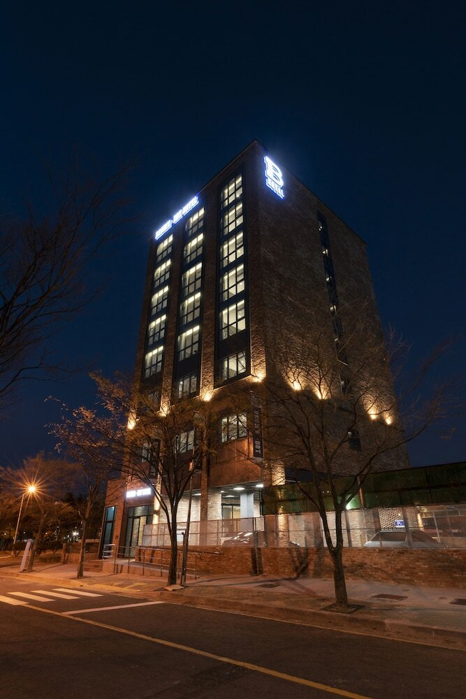 Hotel Sinho Brown-dot