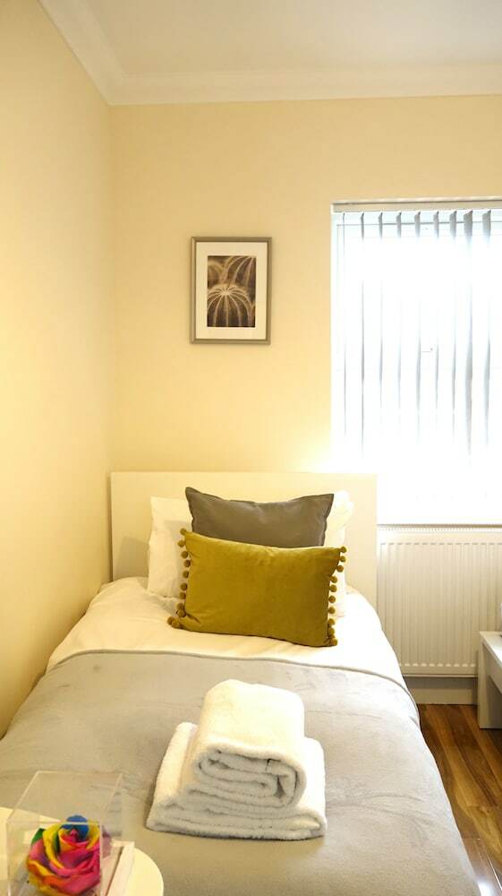 Residencia Heathrow Ensuites Rooms