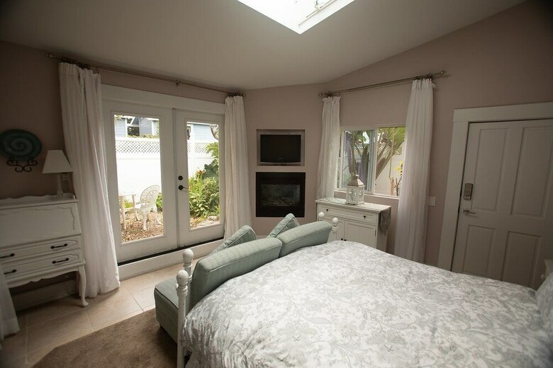 Bed & Breakfast Agate Cove Inn