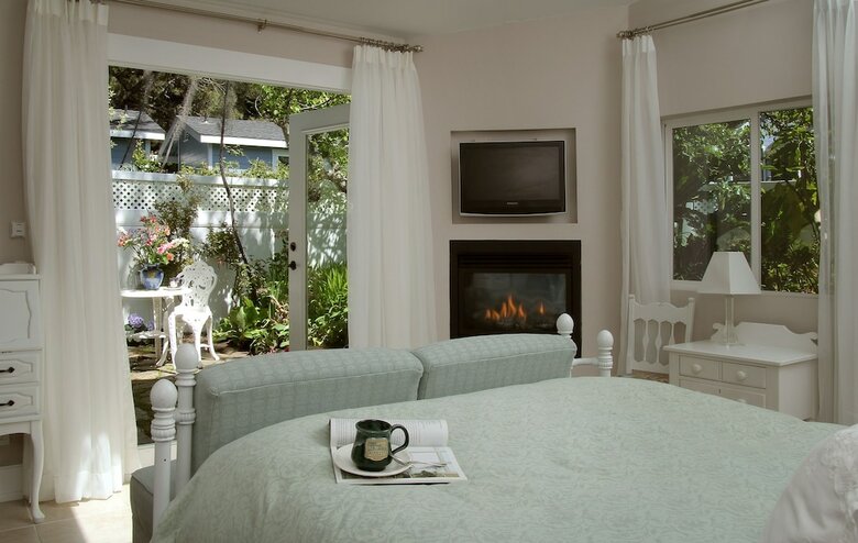 Bed & Breakfast Agate Cove Inn