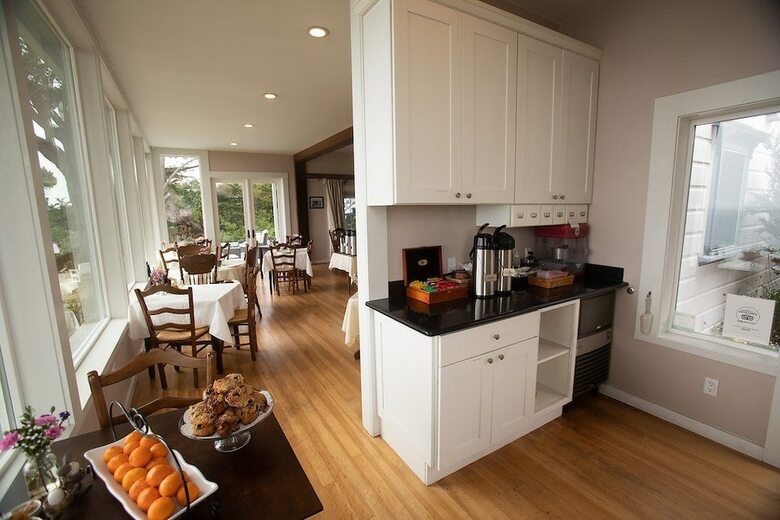 Bed & Breakfast Agate Cove Inn
