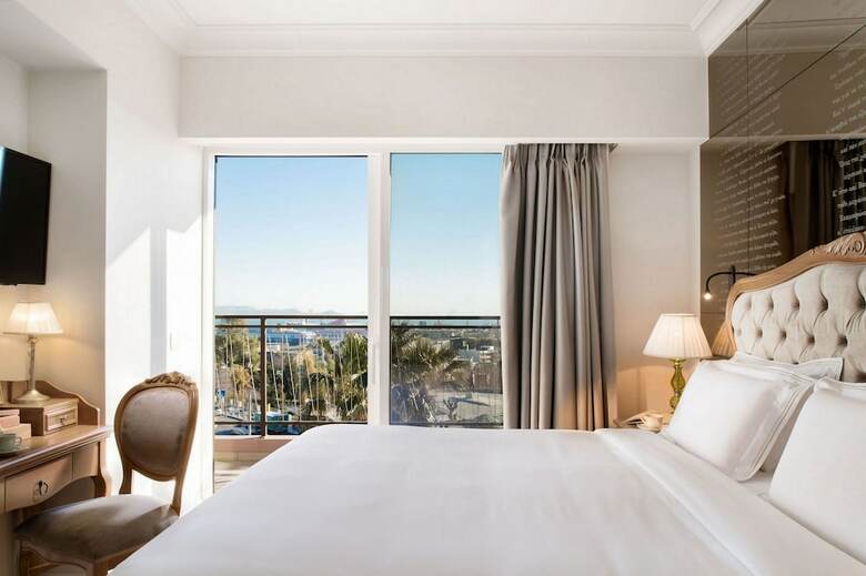 Hotel Legacy Gastro Suites
