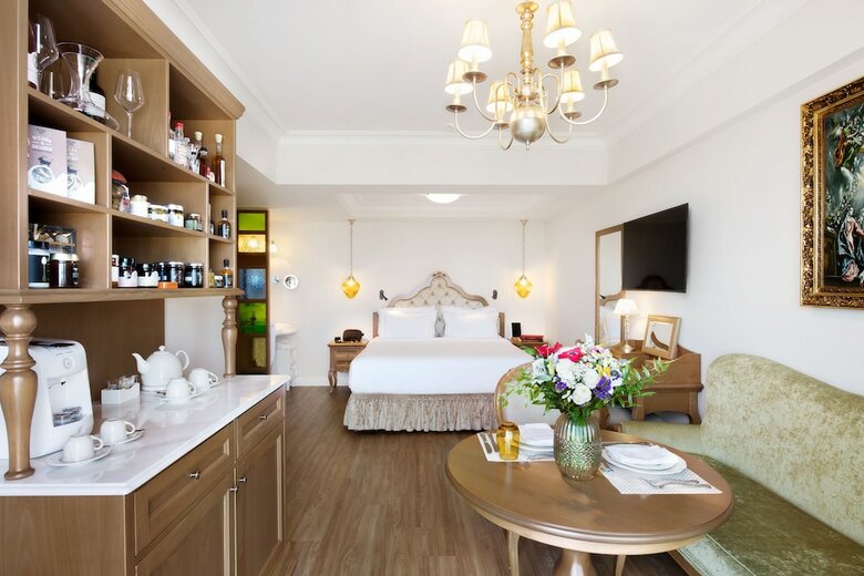 Hotel Legacy Gastro Suites