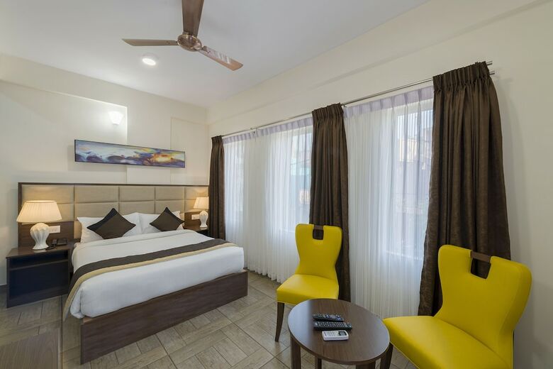 Hotel Daffodil Delight