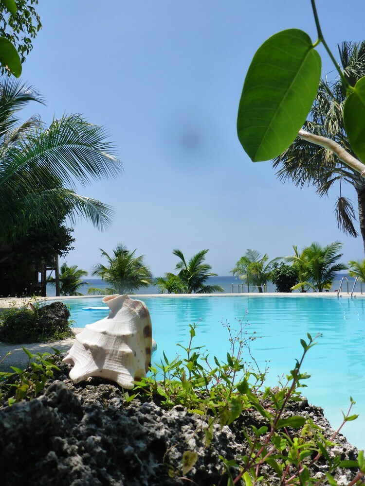 Hotel Kalachuchi Beach Resort