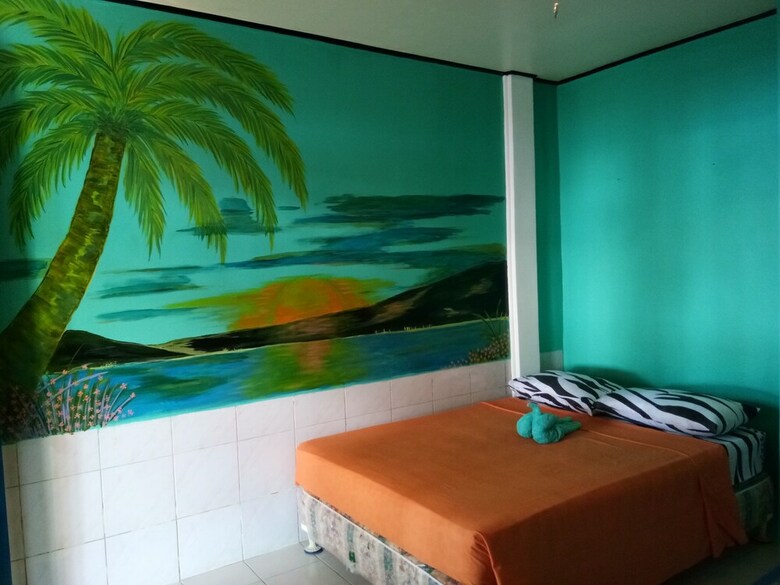Hotel Smallfry's Beach Resort