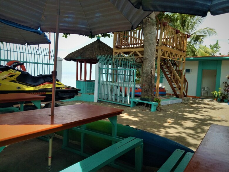Hotel Smallfry's Beach Resort