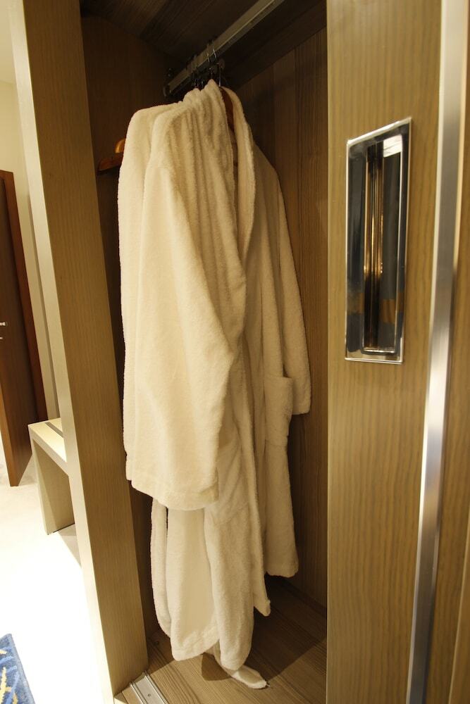 Diwan Residence Hotel Alnaeem