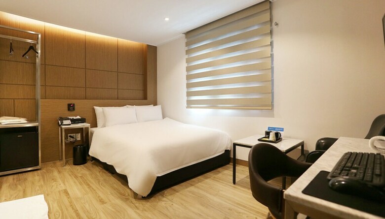 Louis Hotel