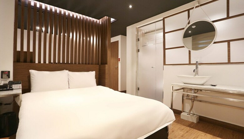 Louis Hotel