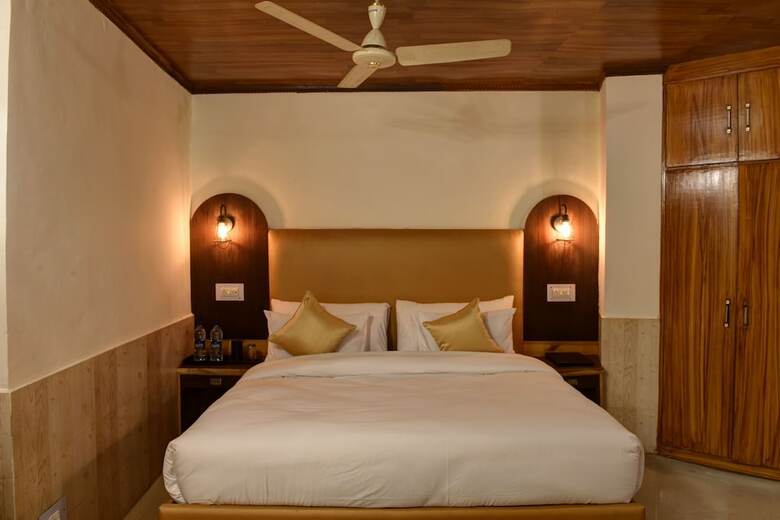Hotel Signature Manaali