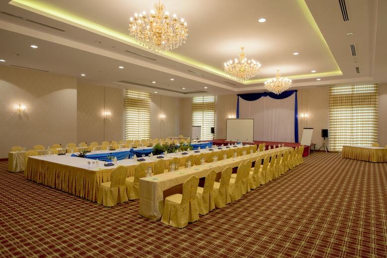 Horizon Lake View Resort Hotel