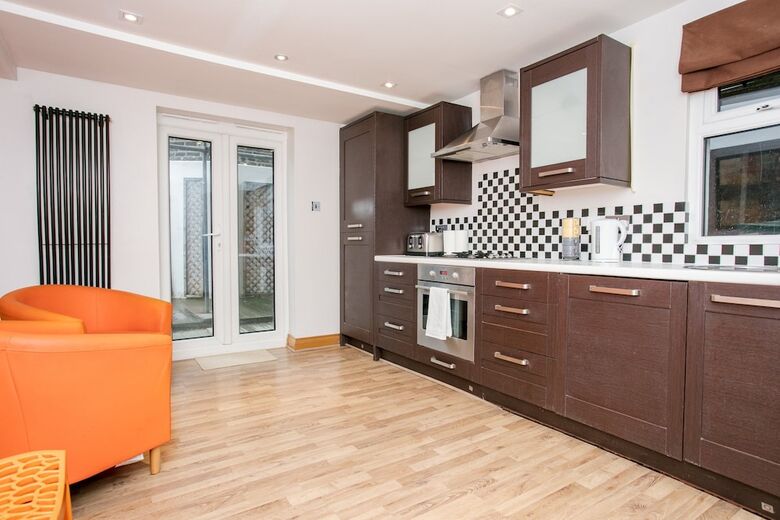 2 Bedroom Apartment In Fulham